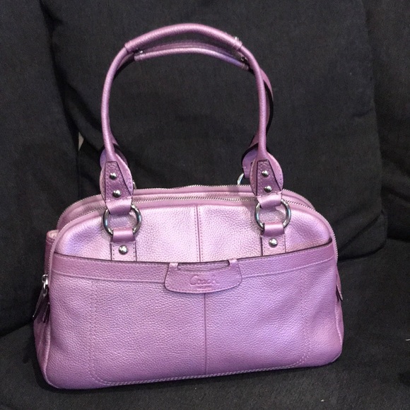 Coach Handbags - Coach Leather Bag size 13x9x5